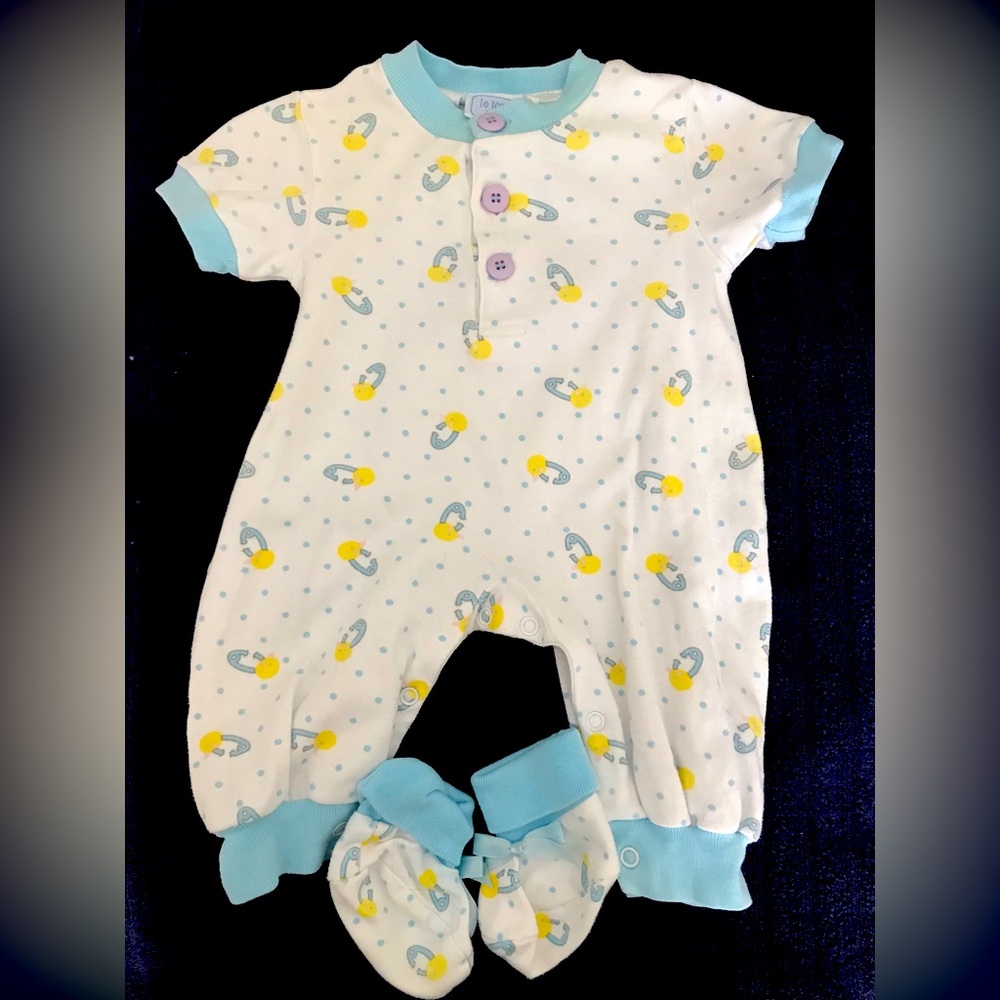 Adorable Baby One Piece w/ Matching Booties sized Small 3-6 Months